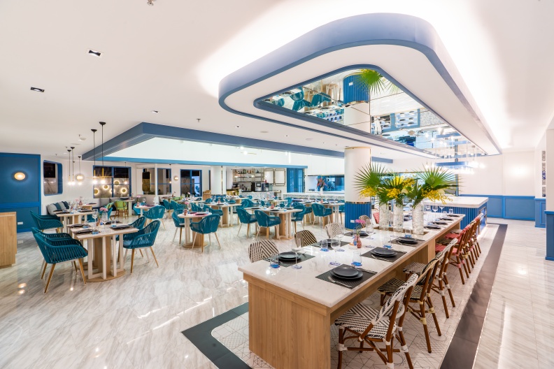 Charm All-day-dining