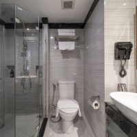 Deluxe - Bathroom