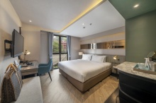 Deluxe King Bed - 01