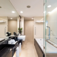 48-Guest-Room-Radisson-Suites-Bangkok-Sukhumvit