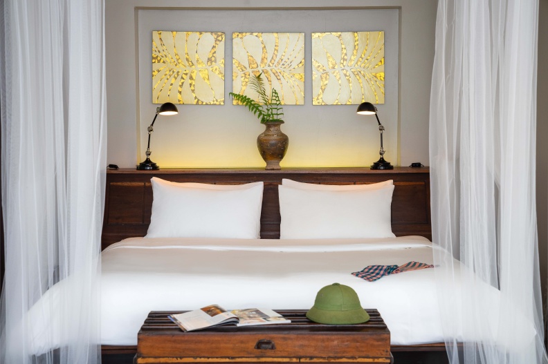 Colonial Jacuzzi bed open