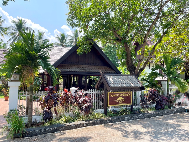 Parasol Blanc Entrance (1).jpg