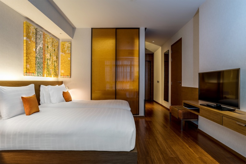 Superior Twin Bedroom woth closed bathroom small