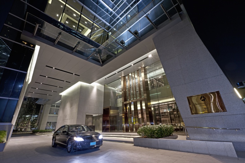 The Okura Prestige Bangkok Entrance