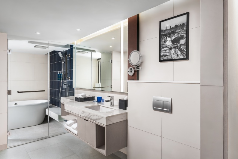 FTP BKKFO Suite Bathroom