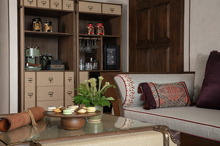 15-Anantara Golden Triangle Mekong Explorer Suite Bar 7954-5