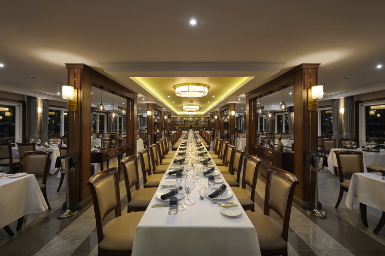 21. Paradise Legacy - Restaurant 