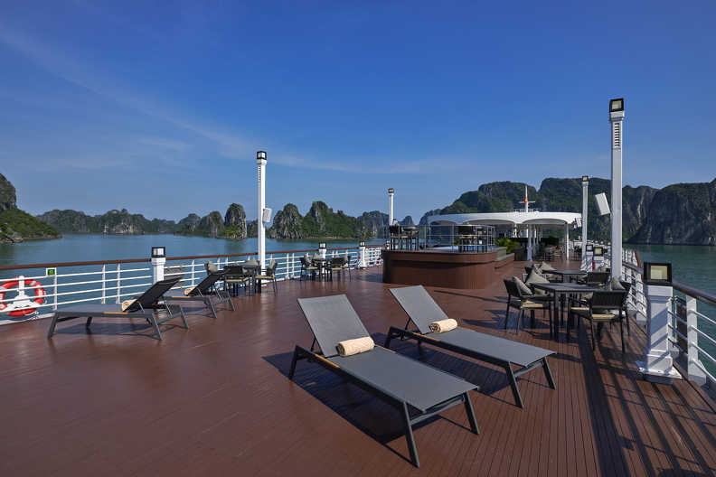 29. Paradise Legacy - Sun deck