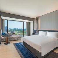 King Deluxe River View Room-Bedroom 1