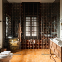 Bangkok Noi Suite-Bathroom