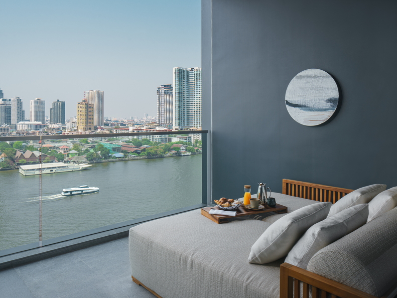 riverfront_premier_guestroom_006.jpg