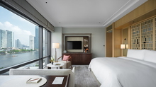 riverfront premier guestroom 001