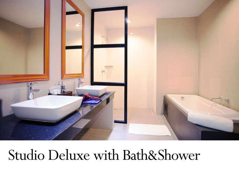 Studio Deluxe Bath