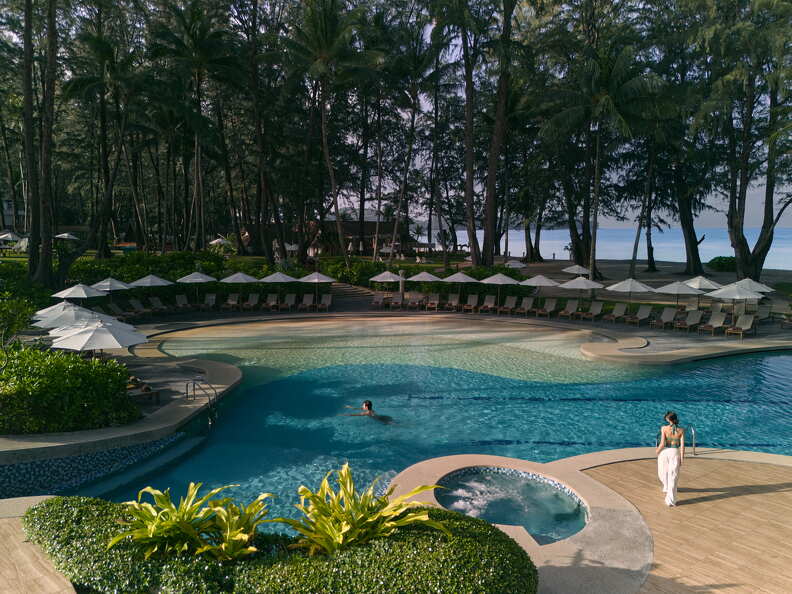 dusit-thani-laguna-phuket-facility-pool-lifestyle