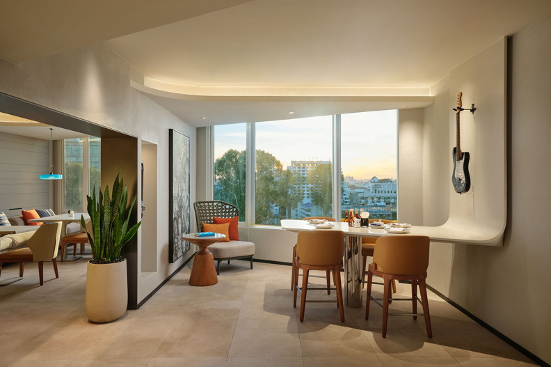 1-HRHP_ROCK ROYALTY LOUNGE_02.jpg