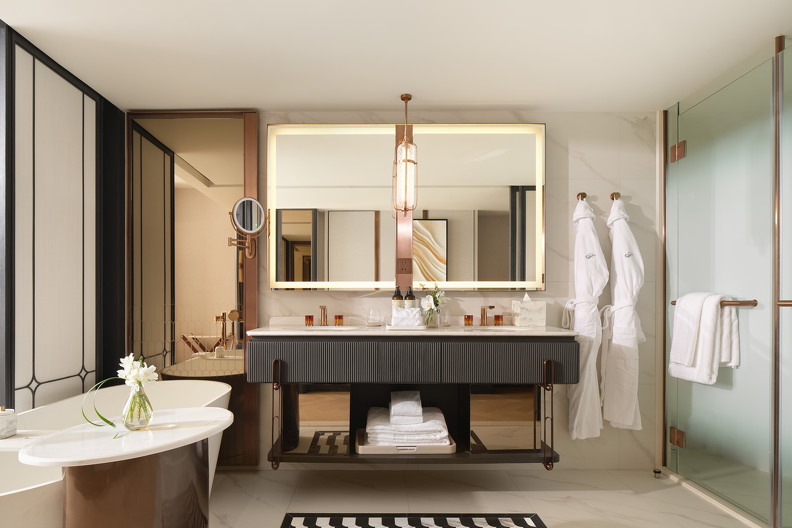 Fairmont Room King bed Bathroom  (1)